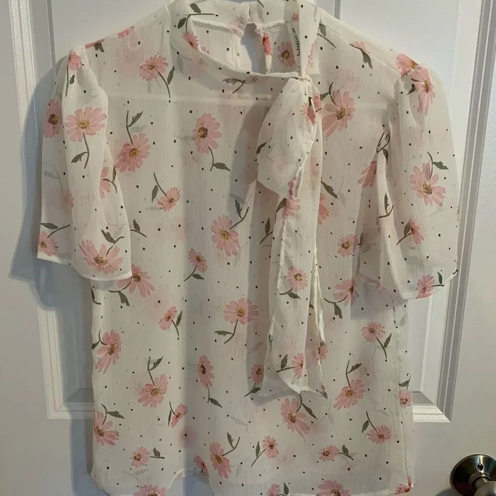 WestMoon Size Small Floral Print Women's Top with Bow Tie